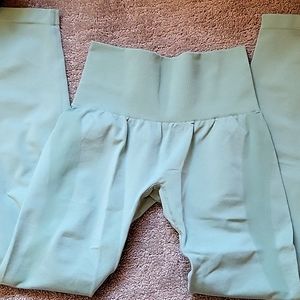 Nvgtn leggings  used xs